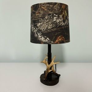 Camo lamp